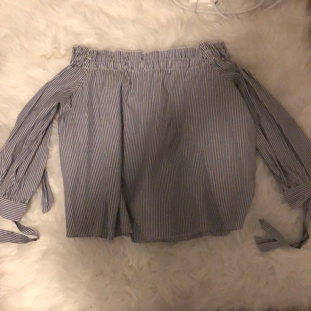 American Eagle off shoulder shirt